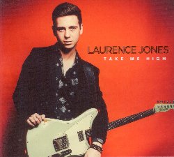 JONES LAURENCE :  TAKE ME HIGH  (RUF)

Nominato ai British Blues Awards del 2014 e del 2015 come giovane artista dellanno, il talentuoso blues-rocker Laurence Jones propone il suo nuovo ed attesissimo album Take Me High, splendido disco realizzato in collaborazione con il leggendario produttore Mike Vernon che, negli anni 60, ha lavorato con artisti del calibro di Eric Clapton e Peter Green. Vernon e Jones hanno creato un album che  una sorta di racconto avvincente da ascoltare dallinizio alla fine tutto dun fiato, un album capace di trasmettere tutta lenergia vibrante ed intensa che si respira durante uno spettacolo live. Nel gennaio del 2016 Laurence Jones (chitarra, voce), Roger Inniss (basso), Bob Fridzema (tastiere, organo) ed il nuovo percussionista Phil Wilson, si sono riuniti nei prestigiosi Headline Music Studios di Cambridge per registrare Take Me High, suonando come se stessero tenendo un concerto live davanti a migliaia di persone. Il risultato  un album che riconferma il grande talento di un artista che  unanimemente ritenuto uno dei migliori rappresentanti dellattuale scena blues. Con 10 inediti che chi vuole potr ascoltare dal vivo approfittando del tour che porter Jones anche in Italia, Take Me High  la dimostrazione che il blues non  un genere in via destinzione, ma che anzi ha ancora molto da offrire.