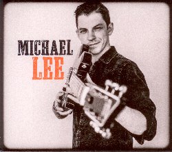 LEE MICHAEL :  MICHAEL LEE  (RUF)

Non  facile trovare del blues in Internet, a meno che a suonarlo non sia il cantante e chitarrista Michael Lee. Ad oggi pi di 6 milioni di persone hanno guardato il video della sua straordinaria interpretazione del classico di B.B. King, The Thrill is Gone, che  stata uno dei momenti pi interessanti della versione tedesca del programma televisivo The Voice. Per questo motivo Lee  visto come una speranza del blues, capace di ampliare il pubblico di questo genere, rendendolo pi popolare. Con la pubblicazione del suo omonimo album di debutto per casa Ruf  arrivato per Michael Lee il grande momento. Racconta l'artista: Questo disco  stato un viaggio, un viaggio molto divertente. Anche se non manca la versione del classico di B.B. King, gli altri dieci brani dell'album sono tutti originali del chitarrista. Originario del Texas, Lee fin da piccolo  stato immerso nel blues: Provenendo da Dallas e Forth Worth, non c' da meravigliarsi che sia stato molto influenzato da Freddie King e Delbert McClinton. Ma ci metto anche il mio stile. Io suono una sorta di r&b texano retr con un pizzico di rock'n'roll. L'abilit con cui Michael coniuga la tradizione con il suo stile  incredibile. Il suo modo veloce di suonare la chitarra e la sua voce soul gli hanno permesso di passare dai piccoli concerti nei locali di provincia a grandi esibizioni per un pubblico di oltre otto milioni di telespettatori del programma The Voice. Nel 2019 Lee si  anche esibito con la leggendaria B.B. King Blues Band. L'idea di un album di studio gli frullava in testa gi da un po': Gi prima delle prove con la band avevo una chiara idea di come l'album avrebbe dovuto essere e grazie all'aiuto dei produttori Nick Choat e Nick Jay, tutte le aspettative sono state soddisfatte. Come si pu notare ascoltando Michael Lee, la voce dell'artista viene direttamente dall'anima ed in effetti le canzoni sono state registrate in modo anche da non perdere l'emozione nuda e la magia spontanea che si sviluppa durante la performance tra Michael (chitarra elettrica ed acustica, voce) e la sua eccellente band che comprende Blaine Crews (percussioni), Scott Lee (basso), Colin Campbell (B3, Rhodes, pianoforte), Preston Lewis (sassofono), Evan Templeton (tromba), Jordar Carr (tromba), Charley Wiles (chitarra), Clint Simmons (batteria, percussioni) ed Anthony Farrell (B3, tastiere). In un'epoca in cui la musica  spesso trattata come merce, Michael Lee  il bluesman che speravamo arrivasse, con un disco in cui dimostra tutto ci che sa fare. Non vedo l'ora che arrivi il futuro, dice pieno di speranza Michael Lee, e sono curioso di vedere cos'altro succeder....