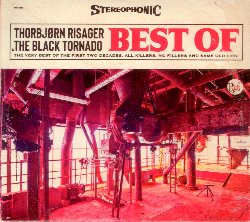 RISAGER THORBJORN & THE BLACK TORNADO :  BEST OF  (RUF)

L'artista danese Thorbjorn Risager  un acclamato cantautore, vocalista incomparabile, chitarrista pieno di sentimento e bandleader della potente band The Black Tornado. Non riesco a credere che siano trascorsi 20 anni da quando abbiamo iniziato questo grande viaggio, afferma Risager ripensando ad una carriera durante la quale ha conquistato prestigiosi premi blues, la sua musica  arrivata in oltre 20 paesi del mondo ed ha anche avuto la possibilit di esibirsi con leggende come Buddy Guy. Il doppio album Best Of  dunque una celebrazione di questi splendidi 20 anni di carriera, una meravigliosa raccolta di canzoni che racchiude gli ultimi due decenni della vita artistica di questo moderno bluesman. Coprendo gli anni dal 2004 al 2012, il primo volume del box  caratterizzato dall'eccitazione dei primi anni, quando Risager e la band, originariamente operante sotto il nome Blue 7, diedero una nuova svolta al r&b della New Orleans degli anni '50. In questo primo disco ci sono le migliori canzoni degli album di quell'epoca rivoluzionaria a partire dal primo album di studio del 2006 From The Heart, che ha portato la rispettata rivista statunitense BluesWax a definire Risager come il prossimo grande nome del blues. Il secondo volume del box racconta invece la carriera del bluesman pi maturo, con l'ingresso, nel 2014, nella scuderia dell'etichetta tedesca Ruf con il disco Too Many Roads in cui esplode anche il suo grande talento compositivo. Best Of non  un punto di arrivo, n i suoi pezzi sono l'ultima parola della band. E' solo una tappa verso un traguardo che pochi artisti raggiungono.