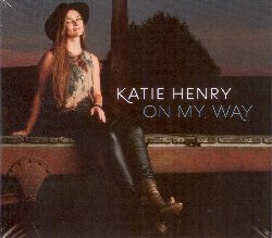 HENRY KATIE :  ON MY WAY  (RUF)

La giovane e talentuosa polistrumentista e cantautrice dal New Jersey Katie Henry presenta il suo secondo e nuovissimo album intitolato On My Way. Il disco  composto di 10 brani scritti a 4 mani dall'artista americana insieme al bassista e maestro della slide-guitar Antar Goodwin. Racconta Katie: C' una vasta gamma di canzoni in questo disco. Si percepisce tutto quello che ho passato, le battaglie che ho vinto, quelle che ho perso e la determinazione necessaria per continuare. Un fan di Henry ha detto di lei che  come se avesse John Lee Hooker in tasca!: anche se giovane, quest'artista nasconde un'anima matura capace di suonare il soul vecchio stile. Con un carisma naturale ed una presenza scenica davvero magnetica, quando interpreta brani blues, rock, r&b, funk e pop, Katie Henry ricorda Bonnie Raitt e Janis Joplin. On My Way  nato nel maggio del 2021 nello studio di registrazione Degraw Sound di Brooklyn in cui Henry (voce, chitarra, pianoforte) era affiancata dal produttore Ben Rice (chitarra), Antar Goodwin (basso, slide guitar), Kurt Thum (pianoforte, organo), Greg Wieczorek (batteria, percussioni) e Giles Robson (armonia nella traccia 8). Con On My Way Katie Henry guarda al futuro ed ironicamente nel brano di chiusura del disco, Catch Me If You Can, sfida il pubblico a provare a fermare la sua irrefrenabile energia.