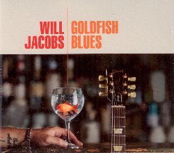 JACOBS WILL :  GOLDFISH BLUES  (RUF)

E' incredibile dove ti porta il tuo strumento, riflette l'acclamato bandleader ventinovenne Will Jacobs pensando al suo ultimo disco intitolato Goldfish Blues. A guardarla a ritroso la sua storia sembra un avvincente road movie: nato a Chicago tra i veterani del blues, nel 2009 Jacobs ha riscosso un enorme successo al Memphis International Blues Showcase e vanta addirittura la partecipazione al tour del grande musicista della Louisiana CJ Chenier, figlio di Clifford Chenier noto come 'King of Zydeco'. Famoso per la sua capacit compositiva, per una voce che sa di miele bruciato e uno stile pungente alla chitarra, Jacobs propone in Goldfish Blues alcuni suoi pezzi strepitosi come l'irresistibile Katie's Blues, il lento Dirty Dog, I Wish con il suo suggestivo jazz e la fantastica Funky Woman: tutte le tracce ricordano la tradizione, ma sono pensate per ascoltatori moderni. Amore, rabbia, denaro, felicit, ingenuit: questi sono alcuni dei temi dell'album. Ma dovrai ascoltarlo per scoprire il resto, spiega Jacobs. Descriverei la musica come un'esperienza funky blues. Sebbene ci siano alcune canzoni blues tradizionali nell'album, c' anche un mix di funk e soul specifica l'artista. Ancora una volta questo giovane e versatile musicista spiazza tutti: non si limita a omaggiare una grande tradizione musicale, ma si spinge oltre cercando di contaminarla per rinnovarla e proiettarla verso il futuro.