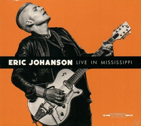 JOHANSON ERIC :  LIVE IN MISSISSIPPI  (RUF)

Voglio che Live In Mississippi faccia sentire le persone come se fossero al nostro concerto, racconta Eric Johanson del suo ultimo album dal vivo che ha immortalato il concerto da lui tenuto sul palco del Ground Zero Club di Biloxi, Mississippi, nellagosto 2024. Chi segue il panorama rock/blues moderno, sa bene che uno dei meriti di Johanson  quello di arricchire questi generi con nuove e vitali prospettive sonore. In Live in Mississippi ci sono pezzi di grande successo, tra i quali alcuni tratti del disco di maggiore successo dellartista, The Deep And The Dirty del 2023, album che ha raggiunto la vetta della Billboard Blues Chart: Just Like New, Galaxy Girl, Familiar Sound e Dont Hold Back. Le ultime parole sulla pubblicazione spettano a Eric Johanson: Sono davvero entusiasta di come  venuto Live In Mississippi. La cosa grandiosa di fare un disco dal vivo  che ti esibisci con tutto il cuore durante lo spettacolo e il disco cattura il momento in cui ti trovi nella tua vita. Non hai la possibilit di ripensare o rifare nulla, o almeno non dovresti. Mi concentro solo sulla condivisione di unesperienza con le persone nella sala e penso che lascoltatore a casa possa percepirlo.