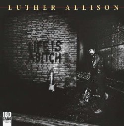 ALLISON LUTHER :  LIFE IS A BITCH  (RUF)

Chi pensa che il blues sia una cosa antiquata, cambier idea subito dopo aver ascoltato le entusiasmanti interpretazioni di Luther Allison. Nel disco registrato nel 1984, Life in a Bitch, il chitarrista e cantante americano presenta un mix di accattivanti melodie blues con testi sempre moderni e ritmi infuocati. In alcuni brani, alla sua solita blues band Allison ha aggiunto una sezione fiati in modo da ottenere un suono orchestrale e dare alla musica ancora pi enfasi. Registrato e missato nei Plus Trente Studios il 21 gennaio ed il 12 febbraio del 1984, Life is a Bitch  uno dei primi dischi realizzati dal chitarrista americano dopo essersi trasferito stabilmente a Parigi.