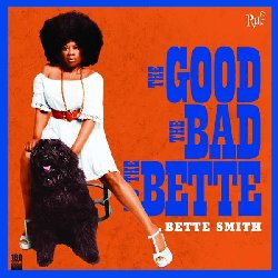 SMITH BETTE :  THE GOOD, THE BAD AND THE BETTE  (RUF)

La nota cantante rock e soul Bette Smith, racconta che il suo nuovo album, The Good, The Bad and The Bette, affonda le radici nella sua infanzia trascorsa nel quartiere Bedford-Stuyvesant di Brooklyn: la musica gospel che l'artista ha inserito nel suo ultimo progetto l'ascoltava in chiesa da bambina, mentre il soul risuonava per le strade affollate della cittadina americana. Nella registrazione Smith  stata supportata da professionisti incredibili come il produttore Matt Patton, famoso per le sue collaborazioni con Jimbo Mathus e Dom Flemons, e dall'eccellente ingegnere del suono Bronson Tew. Racconta la cantante: All'inizio del lavoro ho spiegato a Patton la mia visione; volevo un suono tra il southern rock, il soul e Aretha Franklin. Patton invit alcuni grandi musicisti come ospiti tra cui Luther Dickinson (chitarra in Signs and Wonders) ed il suo collega Patterson Hood (voce in Everybody Needs Love). Aggiunge Patton: Volevamo la loro parte rock, perfino nelle ballate, e pensavamo a vecchie registrazioni di Ike & Tina Turner, Betty Wright e Betty Davis. Per quello che riguarda la scrittura, Smith voleva scavare a fondo in se stessa e confrontarsi con la sua infanzia. Continua Smith: Ho raccontato a Matt del rapporto con mia madre. I rapporti personali sono diventati il tema centrale dell'album. La vita dell'artista  raccontata quasi cronologicamente: dopo essersi fatta conoscere come la donna forte che  oggi, Bette ripercorre gli eventi traumatici ed il vuoto emotivo che per anni ha cercato di riempire con la spensieratezza. Spiega Bette Smith: La storia  raccontata dal punto di vista di una bambina e dopo di un'adulta che porta ancora con s le cicatrici della sua infanzia. Ma si parla anche di continuare a vivere con speranza, forza ed ottimismo. Dalla maggior parte delle persone vengo percepita come una donna forte e sicura, ma non sanno gli ostacoli ed i traumi che ho dovuto affrontare. The Good, The Bad and The Bette  un disco intenso che non rinuncia a farci ballare!