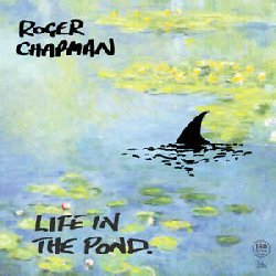 CHAPMAN ROGER :  LIFE IN THE POND  (RUF)

Dopo una lunga assenza dallo studio di registrazione, il settantanovenne cantautore britannico Roger Chapman  tornato al lavoro ed oggi propone il suo nuovo progetto intitolato Life in the Pond. Dodici anni dopo la celebre raccolta Hide Go Seek, il nuovo disco vede il veterano Chapman, leader della storica band Family, con alcuni vecchi compagni, tra cui il suo ex collega, co-compositore, polistrumentista e produttore John 'Poli' Palmer. Life in the Pond  un mix delle tante influenze che hanno attraversato e segnato la carriera di questo artista che dal caratteristico vortice di jazz, blues, folk e psichedelia dell'album di debutto dei Family del 1968, Music In A Doll's House, si  poi spostata verso la pi dura Americana degli Streetwalkers degli anni '70. Pi di quattro decenni dopo, Life In The Pond unisce tutti questi fili, trovando la voce di Chapman in forma strepitosa, in una tracklist che spazia dall'ipnotico di sette minuti Nightmare #5 a Rabbit, passando per il soul-funk distopico di Got The Gun. Il mondo  cambiato dagli anni '60, ma Roger Chapman ha ancora qualcosa da dire e con Life In The Pond, la sua voce di artista  pi vitale che mai.