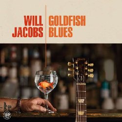 JACOBS WILL :  GOLDFISH BLUES  (RUF)

E' incredibile dove ti porta il tuo strumento, riflette l'acclamato bandleader ventinovenne Will Jacobs pensando al suo ultimo disco intitolato Goldfish Blues. A guardarla a ritroso la sua storia sembra un avvincente road movie: nato a Chicago tra i veterani del blues, nel 2009 Jacobs ha riscosso un enorme successo al Memphis International Blues Showcase e vanta addirittura la partecipazione al tour del grande musicista della Louisiana CJ Chenier, figlio di Clifford Chenier noto come 'King of Zydeco'. Famoso per la sua capacit compositiva, per una voce che sa di miele bruciato e uno stile pungente alla chitarra, Jacobs propone in Goldfish Blues alcuni suoi pezzi strepitosi come l'irresistibile Katie's Blues, il lento Dirty Dog, I Wish con il suo suggestivo jazz e la fantastica Funky Woman: tutte le tracce ricordano la tradizione, ma sono pensate per ascoltatori moderni. Amore, rabbia, denaro, felicit, ingenuit: questi sono alcuni dei temi dell'album. Ma dovrai ascoltarlo per scoprire il resto, spiega Jacobs. Descriverei la musica come un'esperienza funky blues. Sebbene ci siano alcune canzoni blues tradizionali nell'album, c' anche un mix di funk e soul specifica l'artista. Ancora una volta questo giovane e versatile musicista spiazza tutti: non si limita a omaggiare una grande tradizione musicale, ma si spinge oltre cercando di contaminarla per rinnovarla e proiettarla verso il futuro.