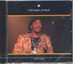 TURBULENCE :  UNITED  (KINGSTON)

Nato a St. Andrew, Kingston, l'11 gennaio 1980, ultimo di tre fratelli, Sheldon Campbell aka Turbulence si descrive con parole come positivo, determinato, coraggioso, gentile e generoso: un vero Rasta. Artista di grande talento, ha iniziato la sua carriera musicale gi� a scuola quando mostrava il suo talento di dj durante le feste. Cresciuto ascoltando Bob Marley, Garnet Silk, Peter Tosh, Eddie Fitzroy e Jacob Miller, Turbulence ha iniziato ad incidere nel 1999 per la X-Terminator di Philip 'Fattis' Burrell e, successo dopo successo, registrando per i maggiori studios dell'isola compresi i mitici Tuff Gong. Il suo messaggio al mondo � che non deve esistere discriminazione razziale e che il forte deve sostenere il debole e credere in Rastafari; infine, come insegnava Marcus Garvey, bisogna essere consapevoli della propria storia. Con United, Turbulence scatena la voglia di ballare, letteralmente impedendo alle gambe di stare ferme.