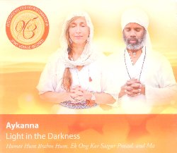 AYKANNA :  MEDITATIONS FOR TRANSFORMATION - LIGHT IN THE DARKNESS  (SPIRIT VOYAGE)

Pauline Sukhdev ed Akahdahmah si sono incontrati verso la fine degli anni 90 ed hanno fondato il duo Aykanna, nella profonda convinzione che la musica sia una sorta di medicina per lanima che guarisce di conseguenza anche il corpo. In Meditations for Transformation  Light in the Darkness i due musicisti propongono tre meditazioni della tradizione kundalini yoga cos come insegnata da Yogi Bhajan. Tali meditazioni invocano la nostra luce interiore, permettendoci di muoverci da un luogo di conflitto e negativ ad uno di positivit ed amore. Meditations for Transformation  Light in the Darkness  un cammino interiore capace di illuminare lanima di chi lo percorre.