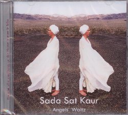 KAUR SADA SAT :  ANGELS' WALTZ  (SPIRIT VOYAGE)

Sada Sat Kaur ha passato gli ultimi trent'anni della sua vita in viaggio per il mondo, cantando mantra e kirtan negli ashram, nelle scuole e nei parchi e facendo conoscere alla gente comune la bellezza del canto sacro indiano. Ascoltando Angels' Waltz ci si imbatte in canti sacri interpretati nell'antica lingua Gurmukhi, ma anche in alcune tracce che ricordano la giovinezza dell'interprete, quando era molto vicina a generi come bluegrass e folk. Conoscendo la passione della vocalista per il genere country, il produttore Jeremy Toback, ha pensato ad una collaborazione della sua artista con il virtuoso di musica roots Greg Leisz, noto artista che tra gli altri ha suonato al fianco di Joni Mitchell e Lucinda Williams. In Angels' Waltz Leisz suona banjo, dobro, lap steel guitar e pedal steel guitar, dimostrando che forse Gange e Mississippi non sono poi cos distanti. La voce di Sada Sat Kaur  superba: ha la capacit di calmare ed allo stesso tempo di rinvigorire l'animo di chi ascolta. Per chiunque si senta bombardato dai rumori della citt, dallo stress e dalle infinite distrazioni dell'era moderna, Angels' Waltz,  l'antidoto giusto per recuperare la pace e l'equilibrio interiori.