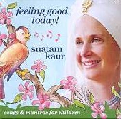 KAUR SNATAM :  FEELING GOOD TODAY  (SPIRIT VOYAGE)

Snatam Kaur volge il suo sguardo al mondo dei pi piccoli e dedica loro un album di mantra e musiche pensate per i bambini, ma anche molto piacevoli per i pi grandi: Feeling Good Today offre l'occasione a genitori e figli di condividere una bella esperienza musicale che trasmette messaggi universali di gioia e speranza. Le canzoni proposte nell'album sono state cantate in tutto il mondo durante i laboratori di yoga per bimbi organizzati da Snatam Kaur. Le note della chitarra suonata da GuruGanesha Singh insieme alle melodie di clarinetto e basso creano lo sfondo musicale perfetto dal quale emerge la voce spensierata ed innocente della Kaur, accompagnata da un allegro coro di bimbi. Feeling Good Today  un invito a lasciare i bambini liberi di esprimere la propria gioia di vita che sicuramente contager anche i genitori.