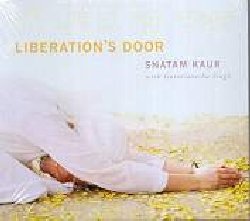 KAUR SNATAM :  LIBERATION'S DOOR  (SPIRIT VOYAGE)

Liberation's Door  stato scritto e registrato da Snatam Kaur durante la sua prima gravidanza, ispirata da quella sacra energia che solo questo particolare stato fisico e psicologico pu trasmettere. L'album  caratterizzato da quella fluidit e dolcezza musicale che hanno fatto di Snatam Kaur una delle musiciste pi apprezzate dell'attuale panorama delle musiche per benessere e rilassamento. Miscelando mantra in gurmukhi (uno dei due alfabeti con i quali viene scritta la lingua punjabi, utilizzata dai Sikh), shabds (tradizionali preghiere sikh messe in musica) e dolci canzoni, Snatam Kaur mette il suo cuore e tutta la sua devozione nelle mani dell'ascoltatore. Insieme al collega GuruGanesha Singh (chitarra e voce) e, in alcuni brani, con la partecipazione di Manish Vyas (voce), Snatam Kaur d vita ad un'esperienza musicale di rara bellezza: Liberation's Door, uno dei suoi principali best seller,  un passo verso la liberazione spirituale, unica condizione per essere davvero sereni.