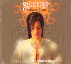 BAGCAN SEDA :  SUNRISE - HEART OPENING MANTRA MUSIC  (SPIRIT VOYAGE)

Tra i nuovi interpreti di mantra, Seda Bagcan  definita 'la voce che viene dal cielo'. Reiki master, insegnante di yoga e naturalmente vocalista, Seda proviene da una famiglia turca di musicisti molto noti. Sunrise - Heart Opening Mantra Music, suo album di esordio,  una creazione molto originale che fonde armoniosamente mantra della tradizione Kundalini e suggestioni musicali provenienti dalla Turchia. La ricca strumentazione che comprende arpa, chitarra, rebap, ud, violino, ney, tabla, timpani e violoncello, crea il paesaggio sonoro ideale dal quale emerge la voce incantevole ed angelica di Seda che infonde all'ascoltatore pace e consapevolezza. Sunrise - Heart Opening Mantra Music  un invito ad ascoltare il ritmo della propria vita, ad usare la musica ed il mantra per favorire un benessere che dall'interno si irradia anche all'esterno, passando dalla mente al corpo e portando serenit ed energia positiva.