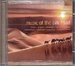 VARIOUS :  MUSIC OF THE SILK ROAD  (ARC)

La via pi semplice per raggiungere l'Asia prima della scoperta delle rotte marittime del XV secolo, era seguire la famosa via della seta, il collegamento pi importante tra oriente ed occidente che fin dal III secolo dopo Cristo congiungeva l'impero romano alla corte imperiale cinese. La stessa strada percorsa da Alessandro Magno e da Marco Polo, un'esperienza che solo motivati esploratori e commercianti portavano a termine attraversando territori sconosciuti, pericolosi deserti, catene montuose, steppe sconfinate ed oasi abitate da popolazioni tribali. Insieme alle merci questo storico percorso vedeva scorrere informazioni, conoscenze, filosofia e musica diventando il primo centro di scambio culturale globale dell'umanit. Music of the Silk Road ripercorre l'antica via della seta in un percorso che parte dalla Turchia (con le musiche di Hseyin & Gnay Trkmenler) per andare verso oriente attraversando Armenia (musicalmente rappresentata dai grandi Djivan Gasparyan e Richard A. Hagopian), Azerbaijan (con le musiche del Lk-Batan Folklore Group), Iran (Hossein Farjami), Afghanistan (con musiche dell'Afghan Ensemble e con registrazioni sul campo di Deben Bhattacharya), Turkmenistan (Khaitly Mmmetdurdyev), Uzbekistan (con registrazioni di Deben Bhattacharya), Kyrgyzstan (Kambarkan Folk Ensemble), Mongolia (con gli straordinari Egschiglen) e Cina (Wei Li e Li He). L'album  arricchito da sostanziose informazioni storiche su ciascuno dei paesi attraversati oltre a note sulle registrazioni e sugli interpreti.