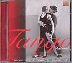 VARIOUS :  TANGO FESTIVAL  (ARC)

low-price - Sin dal 1981 la citt di Granada in Spagna ospita ogni anno una serie di eventi dedicati al tango che culminano n un grande festival: dopo l'esperienza di tante edizioni il tango non  pi cos straniero a Granada ed  quasi diventato un genere musicale familiare. Il tango sgorga dal cuore di musicisti e ballerini e con le sue melodie sofisticate e melanconiche partendo dall'Argentina si  diffuso in tutto il mondo esattamente come il jazz che dal nord America ha trovato fertile terreno di coltura nei cinque continenti. Miscela di culture diverse, il tango deve il suo speciale sapore proprio alla sua impurit ed  per questo che  rimasto un genere musicale vivo, sempre aperto a nuove contaminazioni e creazioni. Tango Festival propone una selezione di registrazioni del festival di Granada, ormai diventata per il tango la succursale europea di Buenos Aires.