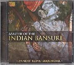 MAJUMDAR PANDIT RONU :  MASTER OF THE INDIAN BANSURI  (ARC)

Ronu Majumdar ha iniziato a suonare il bansuri, il flauto indiano in bamb, sotto l'attenta guida di suo padre, imponendosi come uno dei principali virtuosi di questo tradizionale strumento che pu vantare al suo attivo una nomination al Grammy e concerti un po' ovunque nel mondo, dal moscovita Cremlino, al Palais de Beaux Arts di Bruxelles. Il suo nome  associato a talenti del calibro di Ravi Shankar, all'ex Beatle George Harrison e al chitarrista Ry Cooder. Master of the Indian Bansuri  la testimonianza del talento musicale di Ronu Majumdar che con il suo strumento crea meravigliose melodie, soavi e delicate, letteralmente capaci di incantare. Il bansuri  accompagnato dal pakhavaj (un tamburo a due teste) suonato magistralmente da Durka Prasad Majumdar e dalla tabla del pluripremiato Arvind Kumar Azad. Il bansuri  considerato uno degli strumenti musicali pi antichi del mondo e la sua storia  originariamente legata alla tradizione dei pastori, ma fu grazie a Pannalal Ghosh verso la met del '900 che inizi ad essere considerato uno strumento da concerto. Master of the Indian Bansuri raccoglie melodie piacevoli ed armoniose che trasportano l'ascoltatore nelle magia senza tempo dell'India.