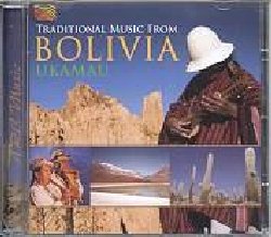 UKAMAU :  TRADITIONAL MUSIC FROM BOLIVIA  (ARC)

mid-price - Quando si parla dell'America Latina non si pu non pensare alla grande civilt inca che fu conquistata, sottomessa ed umiliata dai conquistadores spagnoli. La scoperta del nuovo mondo da parte degli Europei ha significato per i Nativi americani l'inizio di una profonda sofferenza che dura ancora oggi, ma che non ha avuto la forza di annientare questo popolo. La cultura inca era quella delle trib Quechua che avevano conquistato il regno di Aymara che sorgeva dove oggi si trova la Bolivia. La musica dei Nativi che, prima dell'arrivo degli Spagnoli, non conosceva gli strumenti a corda, era caratterizzata da strumenti a fiato ed a percussione. Traditional Music from Bolivia propone all'ascoltatore le incantevoli interpretazioni del gruppo Ukamau, nome che in lingua quechua significa 'questa  l'America dei Nativi'. Le delicate sonorit dei flauti zampoa, kena, tarka, pinkillo, del liuto charango e del tamburo bombo creano affreschi sonori che ricordano i panorami mozzafiato del paesaggio andino e l'irriducibile forza d'animo degli Indiani d'America.