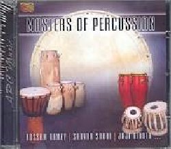 VARIOUS :  MASTERS OF PERCUSSION  (ARC)

mid-price - Masters of Percussion riunisce alcuni tra i migliori percussionisti al mondo, provenienti da Giappone, Inghilterra, Egitto, India, Africa ed America Latina. Pete Lockett, versatile musicista inglese che ama confrontarsi con percussioni provenienti da tutto il mondo, vanta preziose collaborazioni con grandi interpreti come Bjrk e Peter Gabriel. Joji Hirota ha studiato musica giapponese all'universit delle arti di Kyoto: oltre ad aver collaborato con l'intramontabile Bill Evans, nel 2004 Hirota ha ricevuto un riconoscimento ufficiale per il contributo dato allo sviluppo della cultura del proprio paese. Impareggiabile e creativo percussionista, Hossam Ramzy pu essere considerato l'ambasciatore del ritmo egiziano, apprezzato e richiesto da artisti di fama internazionale come Robert Plant, Peter Gabriel e l'ex Led Zeppelin Jimmy Page. Miguel Castro, di origini dominicane, ha fatto il giro del mondo facendo conoscere al suo pubblico le tante sfaccettature del proprio talento musicale che lo hanno portato a suonare in band pop, acustiche e jazz. Sarvar Sabri figlio del celebre musicista Ustad Sabri Khan,  un grande esperto di tabla, conosciuto per i suoi album di musica classica indiana. Emmanuel Nii Ayitey Odonkor Tagoe, nato nel Ghana (Africa), ha girato il mondo con la formazione Dabuo Dance Company, facendo conoscere anche all'estero i ritmi tribali del suo paese. Masters of Percussion  l'album ideale per abbandonarsi al ritmo tribale del pianeta.