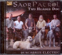 SAOR PATROL :  THE TWO HEADED DOG - DUNCARRON ELECTRIC  (ARC)

Oltre al loro impegno artistico, i quattro musicisti del gruppo Saor Patrol fanno tutti parte dell'organizzazione no-profit 'Clanranald Trust for Scotland' il cui scopo  di promuovere la cultura scozzese. Tra le opere dell'associazione va segnalata la ricostruzione del villaggio medievale fortificato di Duncarron nella valle scozzese di Carron. The Two Headed Dog - Duncarron Electric pu essere definito la versione hard rock di Duncarron - Scottish Pipes & Drums Untamed, ma non tutti brani dei due album sono gli stessi. Anche in questa seconda versione le ammalianti melodie delle cornamuse scozzesi ed il ritmo infuocato delle percussioni rimangono protagonisti assoluti, ma questa volta sono affiancate ed esaltate da interessanti arrangiamenti per chitarra elettrica e basso. The Two Headed Dog - Duncarron Electric  una nuova emozionante avventura alla scoperta della terra scozzese e del suo affascinante passato.