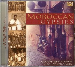 GROUPE SIDI MIMOUN & GROUPE BEN SOUDA :  MOROCCAN GYPSIES  (ARC)

mid-price - I nomadi dell'Africa settentrionale sono detti Dom (dal loro termine 'domari' che significa uomo) e vivono nelle zone pi povere delle grandi citt, spostandosi in piccole carovane o accampandosi nelle tende come i Beduini e guadagnandosi da vivere lavorando il ferro, cantando e danzando. Il gruppo Groupe Sidi Mimoun appartenente all'etnia Gnawa e la formazione Ben Souda di etnia Issawa sono due degli esempi pi importanti della tradizione musicale nord-africana. Moroccan Gypsies propone canti caratterizzati dalla struttura detta a chiamata e risposta, accompagnati dal potente basso del guembri (liuto a percussione a tre corde), dal suono terreno delle qraqebs (strumenti idiofoni a percussione) e da molti altri strumenti marocchini. Moroccan Gypsies  lo strumento ideale per scoprire la tradizione musicale marocchina di diretta derivazione sufi.