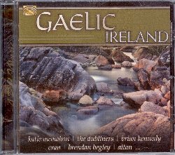 VARIOUS :  GAELIC IRELAND  (ARC)

mid-price - La tradizione canora irlandese  allo stesso tempo tradizionale e contemporanea: tradizionale in quanto il repertorio si  tramandato nei secoli e in quanto si  sempre revitalizzato e arricchito di modifiche. Curato da John O'Regan, giornalista specializzato in musica folk e tradizionale, l'album Gaelic Ireland propone canti irlandesi interpretati con o senza accompagnamento, con arrangiamenti a volte pi tradizionali ed altre pi moderni. Ad interpretare questo ricco e variegato repertorio ci sono alcuni dei pi importanti artisti del folk irlandese come Katie McMahon, The Dubliners, Brian Kennedy, Cran, Brendan Begley, Altan e tanti altri ancora. Gaelic Ireland  un tuffo nel passato irlandese, ma con un occhio attento al presente.