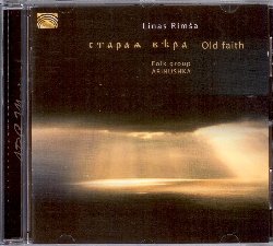 RIMSA LINAS & FOLK GROUP ARINUSHKA :  OLD FAITH  (ARC)

Il Folk Group Arinushka  una formazione proveniente dalla Lituania, nata nel 1988 e composta da circa 14 elementi, che interpreta canzoni russe tradizionali. Old Faith  nato dalla collaborazione del gruppo Arinushka con il produttore e tastierista lituano Linas Rimsa: quest'ultimo ha creato un crossover sonoro che fonde musica classica, etnica e jazz. Nella creazione di Old Faith Rimsa si  lasciato ispirare da canti religiosi tradizionali russi e dalle liriche dei Vecchi Credenti, movimento religioso russo che si oppose alle scelte della gerarchia ortodossa. Il musicista russo ha unito armoniosamente le vigorose parti vocali, il suo lavoro di programmazione musicale e le note di strumenti acustici come chitarra, oboe, whistle, hurdy gurdy (strumento a corda) e zhaleika (strumento ad ancia singola tipico della Russia), dando vita ad un album che nasce dalla tradizione per poi superarla e proporre percorsi del tutto inediti. L'album  dotato di un libretto contenente interessanti informazioni sugli interpreti.