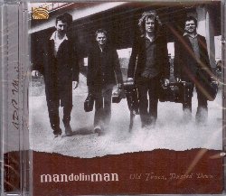 MANDOLINMAN :  OLD TUNES, DUSTED DOWN  (ARC)

Mandolinman  un quartetto nato nel 2011 per festeggiare il settantesimo compleanno del padre di uno dei membri fondatori del gruppo, Andries Boone: suo padre, Hubert Boone, anche lui musicista, ha raccolto nel corso della propria carriera molte melodie tradizionali di piccoli villaggi tra Bruxelles e Leuven. Insieme ai tre mandolinisti Dirk Naessens, Maarten Decombel e Peter-Jan Daems, Andries Boone organizz, come regalo di compleanno per il padre, un concerto dedicato alla tradizione strumentale fiamminga e contestualmente registr l'album Old Tunes, Dusted Down. Si tratta di un disco molto originale in quanto il mandolino non  uno strumento molto usato nella musica tradizionale di queste terre. I Mandolinman si confrontano con la ricchezza del repertorio tradizionale fiammingo in modo del tutto innovativo, regalando agli appassionati delle melodie del mandolino e a tutti coloro che sono curiosi di conoscere la musica tradizionale fiamminga, un album assolutamente da non perdere.