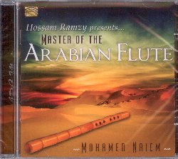 NAIEM MOHAMED :  MASTER OF THE ARABIAN FLUTE  (ARC)

Dopo aver constatato in prima persona il virtuosismo di Mohamed Naiem che, esibendosi con i flauti egiziani nay e kawal, ha contribuito alla realizzazione del best seller Flamenco Arabe, l'ambasciatore del ritmo egiziano, Hossam Ramzy, ha deciso di produrre Master of the Arabian Flute e di partecipare alle registrazioni come percussionista per far conoscere al mondo uno dei pi promettenti interpreti del panorama musicale mediorientale. Nato a Port-Said, importante centro che si allunga sulla parte settentrionale del canale di Suez, Mohamed Naiem ha dimostrato di possedere un talento straordinario nel suonare l'antico strumento a fiato utilizzato in gran parte dei paesi mediorientali (lo strumento musicale principale della musica dei sufi). Il nay  uno dei pi semplici strumenti a fiato, fra i pi antichi d'Egitto e dell'intero medioriente, creato con le canne che crescono sulle rive del Nilo e dei suoi affluenti. La sua lunghezza, che determina la tonalit, pu variare tra i 37 e gli 80 centimetri, con nove fori e pu essere realizzato in sette diversi modelli, il pi comune dei quali  noto come nay al dokah. In Master of the Arabian Flute il flauto nay di Mohamed Naiem, accompagnato dalle percussioni di Hossam Ramzy e da pianoforte, tastiere e mizmar, crea atmosfere senza tempo che catapultano l'ascoltatore nel regno dei Faraoni. Master of the Arabian Flute  dotato di un libretto con le biografie dei due musicisti ed alcune interessanti note sul flauto nay.