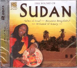 VARIOUS :  THE SOUND OF SUDAN  (ARC)

Le canzoni di questo album risalgono al periodo 'hoqbah' della storia del Sudan al quale appartengono i poeti Abou Salah, Al Aabady, Abdel Rahman Al Reeh, Mohamed Bashir Aatieq, Sayed Abdel Aziz e Al Reda. In passato la musica in Sudan non era molto diffusa. La situazione cambi� quando fu varata una legge secondo la quale tutte le canzoni pubblicate o registrate trent'anni prima diventavano di pubblico dominio. Questo permise a molti cantanti ed arrangiatori di usare i testi tradizionali per nuove registrazioni, favorendo la diffusione della cultura musicale in tutto il paese ed incoraggiando gli artisti a rinnovare la tradizione creando nuove opere che dovevano per� essere cantate secondo lo stile tradizionale. Il doppio album The Sound of Sudan propone melodie dalla Nubia, una regione che comprende l'Egitto meridionale lungo le rive del Nilo e la parte settentrionale del Sudan, l� dove il Nilo Blu e quello Bianco si uniscono. The Sound of Sudan presenta canzoni tradizionali e brani strumentali con uno straordinario appeal moderno, interpretate da grandi artisti come Salma Al Assal, Hasouna Bangaladish, Mohamed Al Semary ed altri ancora. L'album � dotato di un libretto con interessanti informazioni sulla tradizione musicale sudanese.