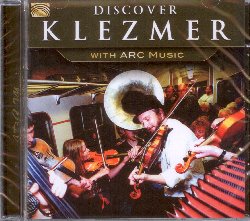 VARIOUS :  DISCOVER KLEZMER  (ARC)

mid-price - Discover Klezmer  un appassionante viaggio alla scoperta della variegata musica klezmer, un genere in continua evoluzione caratterizzato da molte forme espressive, alcune tradizionali ed altre pi moderne. Discover Klezmer propone una vibrante raccolta di musica klezmer, interpretata da gruppi provenienti da Polonia, Inghilterra, Germania, Svezia, Danimarca e dalle Americhe tra i quali i Burning Bush, Frejlechs, Transkapela, Klezmer Juice e molti altri ancora. Con un'inebriante variet di stili e strumenti che spaziano tra l'etnico ed il jazz, Discover Klezmer possiede un fascino unico ed indefinibile, una sorta di malinconica esuberanza allo stesso tempo felice e triste. L'album  accompagnato da un libretto con informazioni su tutti i brani presentati.