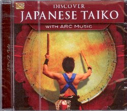 VARIOUS :  DISCOVER JAPANESE TAIKO  (ARC)

mid-price - La tradizione musicale giapponese  tanto antica quanto ammaliante: esistono storie affascinanti che raccontano come lo strumento sia arrivato in Giappone e come  stato usato nel corso dei secoli. Originariamente utilizzati in battaglia per intimorire il nemico ed impartire istruzioni, le percussioni taiko sono oggi il simbolo della musica giapponese nel mondo ed assistere ad una performance di un ensemble di taiko  uno spettacolo assolutamente indimenticabile. Discover Japanese Taiko della fortunata serie di casa Arc Discover Music propone una grande variet di stili attraverso brani di pura musica tradizionale per taiko e pezzi contemporanei che includono anche percussioni provenienti da altre parti del mondo, tutti interpretati da eccellenti musicisti tra i quali Joji Hirota, Wadaiko Matsuriza e Tomoe-ryu Yutakadaiko. Discover Japanese Taiko  un imponente e coinvolgente concerto di tamburi che trasporta lascoltatore nel cuore pulsante del paese del Sol Levante.