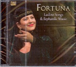 FORTUNA :  LADINO SONGS & SEPHARDIC MUSIC  (ARC)

mid-price - Fortuna  una vocalista e compositrice brasiliana di origini ebraiche con alle spalle una lunga carriera nell'ambito della musica pop brasiliana: nel corso di un suo tour in Israele nel 1991 le capit di sentire per la prima volta alcuni brani di musica sefardita (da Sefarad, antico nome ebraico della penisola iberica), un incontro casuale e fortunato in grado di cambiare radicalmente la sua vita. Fu un momento magico: capii la bellezza, la dolcezza e la saggezza che quelle canzoni esprimevano: da quel momento Fortuna si  dedicata esclusivamente alla ricerca di canzoni medievali quasi dimenticate, per ricondurle in vita dopo secoli di oblio. In Spagna tra il secolo XI ed il XV ebrei e mori (arabi) vivevano in armonia ed i loro fruttuosi contatti ed interscambi culturali diedero vita al periodo d'oro spagnolo, caratterizzato da un grandioso fiorire di arte, letteratura, scienza e filosofia. Questo splendore inizi a disintegrarsi alla fine del XIV secolo per concludersi definitivamente con l'inquisizione e l'espulsione degli ebrei dal territorio, ordinata dai monarchi spagnoli nel 1492. Il ladino, dialetto degli ebrei spagnoli, divenne la lingua degli ebrei sefarditi (cio di quegli ebrei che avevano lasciato la Spagna): pi di una semplice lingua, il ladino incorpora diversi significativi contributi culturali dal momento che combina le tradizioni ebraiche, iberiche ed arabe. Ladino Songs & Sephardic Music propone una splendida raccolta di canti sefarditi, provenienti da Spagna, Marocco, Turchia e da altre regioni del Mediterraneo, cantati in ladino ed ebraico e proposti in accattivanti arrangiamenti moderni. Ladino Songs & Sephardic Music  un album che oltre ad essere un disco di splendida musica da ascoltare,  anche un prezioso racconto sonoro della pregiata tradizione musicale sefardita.