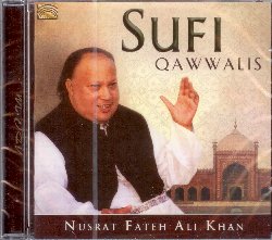 ALI KHAN NUSRAT FATEH :  SUFI QAWWALIS  (ARC)

Nato nel 1948 poco dopo l'indipendenza di India e Pakistan da una famiglia di noti musicisti di tradizione classica islamica, Nusrat Fateh Ali Khan  il principale responsabile dell'importazione in occidente del qawwali, la musica devozionale dei sufi, setta mistica dell'Islam che intende elevare lo spirito per condurre interprete e pubblico pi vicini a Dio. Si tratta di una pratica nata in Persia agli inizi del X secolo e diffusasi nel subcontinente indiano a partire dal XII secolo. Nel sufismo la musica  il veicolo per toccare il cuore e condurre ad uno stato di illuminazione e di consapevolezza interiore grazie alla trance estatica raggiunta con la ripetizione di alcuni versi del Corano: le parole sono ripetute finch tutti i significati sono esauriti e resta solo la purezza formale della melodia che supera anche la barriera del linguaggio. Dopo gli studi musicali classici, alla morte del padre nel 1964, Nusrat inizi ad interpretare il qawwali con il fratello del padre, il noto Salamat Ali Khan, con cui diede vita ad un sodalizio che dur fino al 1971, alla morte di quest'ultimo. Da quel momento Nusrat divenne il pi importante esponente del qawwali, acclamato e portato in trionfo dai fedeli durante le celebrazioni dell'annuale festa sufi in onore del patrono della citt di Lahore nel 1972, premiato dal presidente pakistano per la sua fine arte ed adorato dai milioni di pakistani sparsi nel mondo. Il successo mondiale arriv nel 1989 quando incise un album per la Real World di Peter Gabriel che fece da apripista alla diffusione delle decine di album incisi per varie etichette fino alla prematura scomparsa dell'artista nel 1997, celebrata con un memorabile tributo al Central Park di New York ad un anno di distanza. Sufi Qawwalis propone alcune splendide perle della tradizione sufi, cantate in antico hindi, farsi e persiano. Ascoltando l'album di casa Arc non  possibile rimanere indifferenti: anche se pochissimi ascoltatori comprenderanno il significato dei loro testi, tutti rimarranno estasiati dalla bellezza e dalla poesia che trasmettono le melodie e la voce di Ali Khan. Ogni canzone di Sufi Qawwalis  una preghiera intimamente condivisa dall'interprete con tutti gli ascoltatori, un'esperienza semplicemente magica.