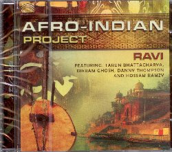 RAVI :  AFRO-INDIAN PROJECT  (ARC)

Da oltre vent'anni Ravi propone le sonorit della kora (lo strumento africano utilizzato dai cantastorie griot composto da una zucca ricoperta di pelle di mucca a cui  collegata un'impugnatura che tende 21 corde) inserendole in contesti musicali diversi da quelli tradizionali: il suo virtuosismo e le strane sonorit che riesce ad ottenere dal suo strumento lo hanno portato a collaborare con una serie di artisti di notevole calibro - ricordiamo Talvin Singh, Phil Manzanera, Dr. John - partecipando alla realizzazione di 15 album.  In Afro-Indian Project la kora di Ravi  affiancata dalle percussioni di Hossam Ramzy, dalla tabla di Bikram Gosh (famoso per la sua lunghissima collaborazione con Ravi Shankar), dal santoor di Tarun Bhattacharya, dal contrabbasso di Danny Thompson (una vera leggenda vivente del jazz con alle spalle 40 anni di carriera iniziata fondando i Pentangle e proseguita con Alexis Korner e come bassista del Ronnie Scott Club di Londra) e da una serie di tradizionali strumenti acustici di varia provenienza tra cui ghatam (percussioni del sud dell'India), berimbao (percussione brasiliana), launeddas (il tipico doppio flauto sardo), bansuri (il flauto di bamb indiano), kaval (flauto ungherese usato un po' ovunque nei Balcani) e riqq (tamburello egiziano). Prodotto da John Leckie, responsabile di alcuni dei successi di The Verve, Stone Roses e Radiohead, Afro-Indian Project  un disco mozzafiato e veramente imperdibile, con brani che spaziano tra world music, etno-jazz e fusion.