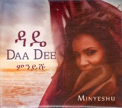 MINYESHU :  DAA DEE  (ARC)

Nata a Dire Dawa, una delle pi grandi citt dell'Etiopia orientale, a soli 17 anni Siren Minyeshu si trasferisce ad Addis Ababa dove entra a far parte del National Theatre ed ha la grande possibilit di collaborare con il talentuoso compositore etiope Mulatu Astatke, conosciuto come il padre del jazz d'Etiopia, e l'eccellente coreografo Tadesse Worku. Ispirata da questi artisti che si occupavano simultaneamente di musica, danza e canto, mescolando le tradizioni della propria terra con quelle di altri paesi, Minyeshu decide di voler seguire un percorso simile. Con questo sogno nel 1996 si trasferisce in Belgio facendosi conoscere come cantante, ballerina e coreografa: in breve tempo si ritrova sul palco con artisti come Youssou N'Dour,Baaba Maal, Salif Keita e Angelique Kidjo. Daa Dee, il quarto album della bella cantante etiope,  una splendida raccolta di canzoni che parlano d'amore, di spiritualit e di quello che significa oggi essere donna. Attingendo dalle sue esperienze culturali fatte in Africa ed Europa, Minyeshu ha creato uno stile personale che  un interessante ibrido fatto di ipnotici groove etiopi mescolati a strumenti e stili occidentali. Daa Dee  un album coraggioso e musicalmente stimolante che, pur rimanendo autenticamente ed orgogliosamente etiope,  facilmente accessibile e molto coinvolgente.