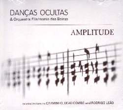 DANCAS OCULTAS :  AMPLITUDE  (GALILEO)

I Danas Ocultas, ossia Artur Fernandez, Filipe Cal, Filipe Ricardo e Francisco Miguel, sono un quartetto di fisarmoniche diatoniche che da oltre 25 anni gira il mondo facendo conoscere ad un pubblico sempre pi grande la loro splendida musica portoghese. Da circa due anni i Danas Ocultas collaborano con lOrchestra Filarmonia Das Beiras ed il loro progetto comune ha visto il suo culmine nel maggio del 2015 con due concerti nelle sale concerto pi importanti del Portogallo ossia la Casa Da Musica di Porto ed il Centro Cultural Belem di Lisbona. Insieme alle due formazioni sul palco sono saliti alcuni grandi artisti portoghesi come la cantante di fado Carminho, la formazione Dead Combo ed il musicista e compositore Rodrigo Leao. Il loro nuovo album Amplitude propone la registrazione live di entrambi i concerti, regalando al pubblico la possibilit di vivere lemozione di una serata veramente speciale. Antonio Vassalo Loureno, direttore dellOrchestra Filarmonica Das Beiras ed intimo conoscitore della musica dei Danas Ocultas, ha curato gli arrangiamenti per orchestra di alcune delle hit classiche dei Danas Ocultas, rielaborazione che conferisce alle melodie, ai contrappunti ed alle armonie della formazione portoghese un nuovo corpo ed una nuova dimensione. Amplitude  un album per tutti gli amanti della cultura portoghese, della fisarmonica e della buona musica.