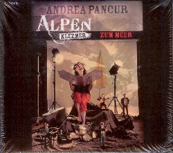 PANCUR ANDREA :  ALPEN KLEZMER - ZUM MEER  (GALILEO)

Da molti la cantante Andrea Pancur  considerata l'inventrice di un nuovo genere musicale che  stato definito Alpen Klezmer, ossia klezmer alpino. Uno splendido esempio dell'originale mix musicale inventato dall'artista tedesca,  il suo nuovo album Alpen Klezmer - Zum Meer in cui la tradizione yiddish si mescola con quella bavarese e con qualche interessante suggestione proveniente dal nostro paese. Affiancata in questa occasione dall'eccellente polistrumentista lettone Ilya Shneyveys che nel 2014 ha ricevuto il premio tedesco come migliore artista della categoria world music, per la creazione del suo album Andrea Pancur ha fatto un lavoro di ricerca enorme: dopo aver studiando approfonditamente il patrimonio musicale popolare, la cantautrice ha scritto i testi su alcune melodie da lei ritrovate. Ma tutto questo cosa ha a che fare con il mare, Meer in tedesco? Il mare per lungo tempo  stato simbolo di libert, fortuna e vita, mentre oggi, con la tragedia dei profughi esso rappresenta l'esatto opposto: mancanza di libert, infelicit e anche morte. Alpen Klezmer - Zum Meer racconta il presente con le sue ingiustizie e lancia un appello alla solidariet tra i popoli. Infine Andrea Pancur fa anche un bell'omaggio all'Italia della Resistenza con il brano Bella Ciao che lei interpreta insieme ad altre due eccellenti vocaliste.