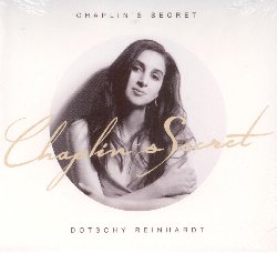 REINHARDT DOTSCHY :  CHAPLIN'S SECRET  (GALILEO)

La cantante jazz, autrice ed attivista di origini sinti Dotschy Reinhardt si  avvicinata al canto a soli 4 anni, iniziando in questo modo a prendere confidenza con il songbook americano e con il prezioso repertorio del suo famoso parente Django Reinhardt. Parallelamente alla passione per la musica, Dotschy ha sempre coltivato un costante impegno civile come attivista per i diritti umani, sostenendo campagne contro le discriminazioni nei confronti di Sinti e Rom. Chaplin's Secret, ultimo album della talentuosa vocalista gypsy, propone alcuni suoi originali oltre a standard come Swing Little Girl di Charlie Chaplin. In Chaplin's Secret Dotschy Reinhardt esplora le proprie radici musicali e facendo questo offre all'ascoltatore un avvincente viaggio sonoro che tocca l'Hot Club Swing di Django Reinhardt, la bossa nova, il jazz americano ed anche alcune godibili melodie dal gusto pop.