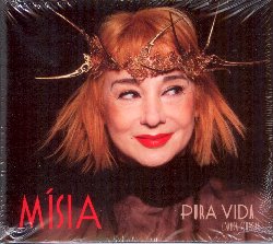 MISIA :  PURA VIDA (BANDA SONORA)  (GALILEO)

Susana Maria Alfonso de Aguiar, pi nota con lo pseudonimo Misia,  un'eccellente e famosa cantate portoghese di fado. In Italia si  fatta conoscere grazie alla sua partecipazione al film del 2010, Passione, di John Turturro in cui, insieme alla Piccola Orchestra Avion Travel, interpretava la poesia di Salvatore di Giacomo Era de maggio (1885), messa in musica da Mario Pasquale Costa. Oggi Misia presenta al pubblico il suo nuovo album intitolato Pura Vida (Banda Sonora), un disco che ha preteso di essere pubblicato dopo due anni molto difficili, come racconta la stessa interprete, un periodo decisivo che l'ha cambiata nel profondo. Dice Misia: In realt, tutto  cambiato. Soprattutto il mio lavoro, che sono io stessa: non ci sono confini. Ecco la colonna sonora di quel periodo in cui ci sono il paradiso e l'inferno, la durezza e la passione, brani di fado fatti d'amaro desiderio, canzoni di cuore ed ossa, rose nere, assenza, lacrime e rinascita. Le melodie di Pura Vida sono musica pura, pure note musicali completamente prive di regole perch non ho pi bisogno d'appartenere ad un genere o ad una trib dopo quello che ho vissuto. Non posso n voglio cadere nella banalit. Non penso che il fado sia felice o triste,  la vita, il destino. Solo una musica con questa nobilt ci consente di utilizzare le sue melodie pi simboliche come i pittori usano i colori primari per esprimere tutto ci che le loro anime hanno bisogno di dire. Questo  il motivo per cui dico che questo album comprende brani di fado ma non  un album di fado. Pura Vida  piena di lacune, di bordi grezzi e talvolta  un po' di seta, velluto e lana. La chitarra portoghese  il Paradiso e la chitarra elettrica l'Inferno. La sensazione di tragedia  data in questo lavoro dalla chitarra elettrica. Non si tratta di essere pop o moderni, al contrario. Oserei dire che c' una bellezza cinematografica negli arrangiamenti di Fabrizio Romano. Non  un album per anestetizzare il pubblico. E' un album che cerca l'altro, che cerca un'eco di quella fragilit ed incapacit che tutti abbiamo sentito. Il mistico Rumi ha detto che la ferita  il luogo attraverso il quale entra la luce. In questo caso ti viene chiesto di ascoltare la differenza. La bellezza, la forza e l'umilt che un calvario pu offrirci. L'ansia di un possibile percorso attraverso le parole di Miguel Torga, Tiago Torres da Silva e Vasco Graca Moura, tra gli altri. Ed infine, il desiderio di vivere e cantare senza aver paura di mostrare le tue cicatrici. Pura Vida (Banda Sonora)  un album che, attraverso la meravigliosa voce di Misia, racconta la vita in tutte le sue sfaccettature.