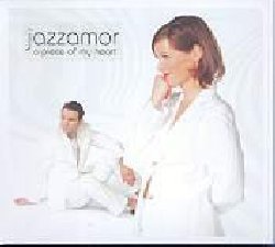 JAZZAMOR :  A PIECE OF MY HEART  (BLUE FLAME)

Jazz o non jazz? Sonorit bossa nova anni '60, elettronica, pianoforte, contrabbasso e percussioni: sembra quasi un pop colto che strizza l'occhio al passato... Jazz? No... Jazzamor! Le musiche che avresti sempre voluto ascoltare: melodie senza monotonia, rilassanti senza annoiare, ritmiche ma non esagerate, riminiscenti la classica bossa nova degli anni '60 senza suonare retr. Dopo il travolgente successo del loro album d'esordio Lazy Sunday Afternoon, anche utilizzato nella colonna sonora del fortunato spot tv della Nikon Coolpix, i Jazzamor propongono l'atteso follow-up A Piece of My Heart che conferma e sviluppa il loro inconfondibile stile con dodici brani originali oltre alle eloquenti cover version di Ain't No Sunshine di Bill Withers e Space Cowboys di Jamiroquais. Un album che ha tutte le carte in regola per replicare il grande successo dell'esordio.