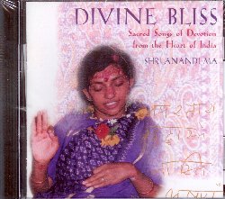 MA SHRI ANANDI :  DIVINE BLISS - SACRED SONGS OF DEVOTION FROM THE HEART OF INDIA  (SOUNDS TRUE)

Considerata in India, sua terra d'origine, una vera maestra spirituale discendente della leggendaria Shri Dhyanyogi Madhusudandasji che sapeva utilizzare il potere del mantra per guarire lo spirito, Shri Anandi Ma propone all'ascoltatore un racconto tradizionale del suo paese. La storia parla di una bambola di sale alla ricerca di Dio che conclude la sua ricerca gettandosi nell'oceano e dissolvendosi nell'Amore divino. In Divine Bliss - Sacred Songs of Devotion from the Heart of India la maestra di canto devozionale Shri Anandi Ma offre nove canti estatici interpretati con il delicato accompagnamento di harmonium, tamboura e percussioni tradizionali. Divine Bliss - Sacred Songs of Devotion from the Heart of India trasmette all'ascoltatore benefiche onde sonore che gli permettono di percepire quella pace profonda che solo la vera spiritualit pu trasmettere.