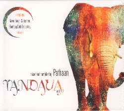 PATHAAN :  TANDAVA VOL. 2  (SOUNDS TRUE)

Come architetto delle sonorit global e worldbeat, Pathaan ha una missione: creare musica che apre le porte ad un'esperienza di pace interiore. Dopo il successo ottenuto dal primo volume, Pathaan presenta Tandava vol. 2, album in cui questo mago del suono unisce le sue forze a quelle di una serie di importanti musicisti per creare un'oasi musicale in mezzo al caos del mondo moderno. L'affascinante mix ideato da Pathaan fonde suoni sacri e moderni groove chillout, dando vita ad una vera iniezione di Amore Universale che va dritta al cuore. Tandava vol. 2  un viaggio affascinante e mai scontato che sorprende, rilassa e trasmette benessere.