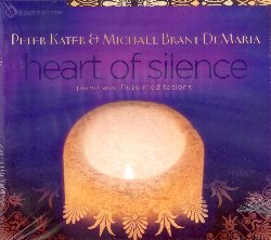 KATER PETER & DeMARIA MICHAEL BRANT :  HEART OF SILENCE - PIANO AND FLUTE MEDITATIONS  (SOUNDS TRUE)

L'eccellente pianista e tre volte vincitore del prestigioso Grammy Award Peter Kater e l'apprezzato psicologo e compositore Michael Brant DeMaria presentano il frutto della loro prima collaborazione artistica: Heart of Silence - Piano and Flute Meditations, album contenente 8 splendidi poemi musicali. Gli straordinari duetti sono nati dall'unione delle angeliche melodie del pianoforte suonato da Kater e di quelle del flauto nativo-americano suonato da DeMaria. I due sensibili musicisti si sono lasciati andare al potere benefico dell'improvvisazione ed hanno creato splendide musiche che invitano chi ascolta ad esplorare ed evocare le misteriose profondit che si celano in ogni uomo. Heart of Silence - Piano and Flute Meditations  un sottofondo ideale per accompagnare la meditazione, ma anche qualsiasi altra pratica che abbia bisogno di un ambiente rilassante.