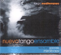 NUEVO TANGO ENSAMBLE :  TANGO MEDITERRANEO  (JAZZHAUS)

Nuevo Tango Ensamble  un gruppo musicale pugliese composto da Pasquale Stafano (piano), Gianni Iorio (bandoneon) e Alessandro Terlizzi (contrabasso). L'album Tango mediterraneo, prodotto dall'etichetta tedesca Jazzhaus, presenta brani propri dallo stile nuovo dato dalla fusione di generi musicali diversi. Tango tradizionale, ritmi argentini, jazz, musica classica e cultura mediterranea sono gli ingredienti principali di questo lavoro che esprime tutta l'essenza del gruppo pugliese. E' la musica di 'bassa estrazione' tramandata dagli emigranti del sud Italia ed in particolare dai pugliesi che alla fine del 1800 hanno lasciato tutto per trasferirsi in Argentina in cerca di fortuna ad ispirare questo progetto, proprio quella musica che, attraverso Astor Piazzolla, anch'egli di origini pugliesi, si  elevata a genere musicale 'colto' che fonde il moderno col tradizionale, il popolare col raffinato. Tango mediterraneo  dunque un ponte immaginario tra la nostra cultura, le nostre esperienze musicali attuali e le note che ci hanno tramandato i nostri cari emigranti in Argentini. E' il nostro tango, il nostro modo di fare musica, la nobile sintesi delle nostre emozioni, affermano Pasquale, Gianni e Alessandro. I nove brani di cui  composto l'album sono impreziositi ed arricchiti dalla maestria di uno dei pi grandi musicisti italiani, il clarinettista Gabriele Mirabassi.