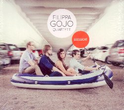 GOJO FILIPPA :  SEESUCHT  (JAZZHAUS)

Filippa Gojo canta nello stesso modo in cui altri respirano: con una naturalezza innata, una leggerezza che nasconde la straordinaria abilit dellartista e con una sicurezza che non ha bisogno di alcuna vanitosa esibizione virtuosistica. Insignita nel 2015 con il prestigioso premio tedesco Neuen Deutschen Jazzpreis, la cantante presenta Seesucht, il suo nuovo album in quartetto. I tre eccellenti musicisti che laccompagnano, ossia il percussionista Lukas Meile, il pianista Sebastian Schodel ed il bassista David Andres, interpretano i brani della cantautrice con sentimento, passione e grande tecnica, assecondando perfettamente il bisogno della Gojo di intraprendere strade sonore non ancora battute. Seesucht  un album ricco di suggestioni e colori, in cui la voce straordinaria di Filippa Gojo esalta le melodie e ad esse si abbandona, regalando allascoltatore paesaggi musicali jazz raffinati ed eleganti.