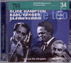 HAMPTON SLIDE / BERGER KARL / FERRIS GLENN :  RADIO DAYS VOL. 34  (TCB - MONTREUX JAZZ)

Swiss Radio Days - Radio Days vol. 34 propone tre straordinari musicisti ospiti del Jazz Live Trio, in questo caso composto da Klaus Koenig al piano, Peter Frei al basso ed alle percussioni Peter Schmidlin e Pierre Favre in alternanza. Il primo showcase  quello del 9 settembre del 1972 con il trombettista americano Slide Hampton che interpreta il suo To John. Segue la registrazione del concerto del 16 dicembre del 1978 in cui il vibrafonista tedesco Karl Berger propone i suoi pezzi Knowing, Perfect Love e Going Home. L'ultima performance  quella del 5 dicembre del 1981 in cui il trombettista californiano Glenn Ferris suona i suoi originali Lawrence Brown, Lost Shadows e Cyclosis. Radio Days vol. 34 racconta la riuscita collaborazione tra l'eccellente Jazz Live Trio e tre grandi protagonisti del panorama jazz internazionale.