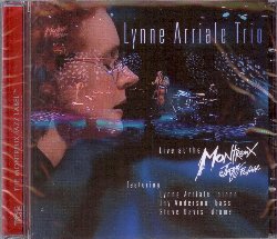 ARRIALE LYNNE :  LIVE AT THE MONTREUX JAZZ FESTIVAL  (TCB - MONTREUX JAZZ)

Bebop Hard and Postbop - Live at the Montreux Jazz Festival propone la registrazione live effettuata il 4 luglio del 1999 nella Miles Davis Hall nel corso del Montreux Jazz Festival che testimonia la prima partecipazione della pianista americana al prestigioso festival svizzero. Insieme a Lynne Arriale al pianoforte, sul palco ci sono Jay Anderson al basso e Steve Davis alla batteria. Il trio interpreta sei standard e due orignali della Arriale che sono With Words Unspoken e Calypso. Live at the Montreux Jazz Festival documenta un momento significativo nella carriera della Arriale, per la prima volta sullo stesso palco di Montreux che ha visto suonare alcuni dei giganti del jazz dell'ultimo secolo, un concerto che, come affermato dalla stessa musicista, le ha regalato grandi emozioni.