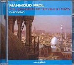 FADL MAHMOUD :  CAIROSONIC - THE DRUMMERS OF THE NILE IN TOWN  (PIRANHA)

Dopo averci estasiato con i primi due capitoli dell'avventura dei percussionisti del Nilo, i mitici creatori di ritmi che da millenni intrattengono il popolo egiziano con musiche apprezzate allo stesso modo dagli antichi faraoni e dai giovani che abitano le periferie del Cairo all'alba del XXI secolo, il grande Mahmoud Fadl torna a fare capolino in Mohamed Ali street al Cairo per unire le sue forze a quelle dei maestri percussionisti Mohammed 'Kallo' Sobhi e Magdi Berbish, a quelle della nota dinastia di musicisti della famiglia Khalil e per catalizzare l'energia primordiale della Hasaballah Brass Band, la leggendaria banda di ottoni unica nel panorama musicale egiziano. Cairosonic - The Drummers of the Nile in Town  un distillato di pura magia con ritmi che muovono cuore, spirito e piedi: una festa musicale che ci permette di ascoltare le vere sonorit percussive del Cairo arricchite dagli ottoni della pi amata brass band egiziana. Un album inesauribile che ci fa conoscere i musicisti di corte di Re Faruk d'Egitto in una reunion attesa da decenni che lascia mozzafiato gi dal primo ascolto e che soster a lungo in cima alla pila dei cd favoriti degli amanti delle sonorit egiziane ed arabe.