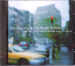 METHENY PAT & THE HEATH BROTHERS :  THE MOVE TO THE GROOVE SESSIONS  (WEST WIND)

Ci sono due Pat Metheny: il favoloso chitarrista jazz che riempie gli stadi come una rock star ed il chitarrista estremo la cui musica  allo stesso tempo terrena e potente come quella dei suoi celebrati colleghi. The Move to the Groove Sessions, registrazione del 1983, documenta il felice incontro del chitarrista americano con gli Heath Brothers, formazione jazz americana composta dai fratelli Jimmy, Albert 'Tootie' e Percy Heath, con i quali diede vita ad un concerto straordinario nel Palazzo dei Congressi di Cannes, in occasione del Midem, evento di portata internazionale dedicato al mondo della musica. In The Move to the Groove Sessions Metheny (chitarra elettrica e chitarra sintetizzatore), insieme a Jimmy Heath (sax alto e tenore), Percy Heath (basso), Albert Heath (percussioni), oltre a Johnny Purrone (chitarra), Stafford James (basso) ed Akira Taba (percussioni), interpreta alcuni suoi originali come Sassy Samba, Arthurdoe, Moove to the Groove ed altri ancora. The Move to the Groove Sessions racconta in note l'inaspettato ed imperdibile incontro tra eccellenti musicisti jazz.