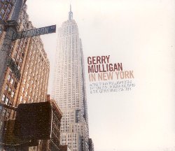 MULLIGAN GERRY :  IN NEW YORK  (WEST WIND)

Gerry Mulligan (1927-1996) era solito suonare il suo sax baritono con cos tanta eleganza da non lasciare trasparire l'effettiva pesantezza dello strumento. Il tono che riusciva ad ottenere dal suo sassofono  inconfondibile: liscio, legato, un po' freddo, ma allo stesso tempo estremamente emozionante. Come musicista Gerry Mulligan sar sempre ricordato sia per il suo invidiabile controllo che per la sua capacit d'improvvisazione che non perdeva mai un colpo. L'album In New York pu essere diviso in tre parti: la prima vede Mulligan insieme alla big band di Chubby Jackson in una registrazione effettuata a New York il 15 marzo del 1950; la seconda parte propone una registrazione effettuata il 21 settembre del 1951 a New York in cui Mulligan  affiancato dalla sua band; mentre l'ultima parte contiene delle registrazioni risalenti al 10 giugno del 1952 effettuate a Los Angeles con protagonisti Mulligan ed il suo trio. Ascoltando In New York non possono non venire in mente le parole del noto esperto di musica Arrigo Polillo che nel 1975 della musica di Mulligan disse:  calma e semplice, ma elegante ed emozionante, pura e frizzante, severa e dolce. E' totalmente sgombra e disadorna e rigorosamente essenziale.