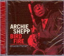 SHEPP ARCHIE :  BIRD FIRE - A TRIBUTE TO CHARLIE PARKER  (WEST WIND)

Il sassofonista, compositore, pianista, cantante, poeta impegnato politicamente e commediografo Archie Shepp  una vera leggenda. Capace di popolare il suo mondo musicale con temi ed elementi stilistici dei pi grandi maestri del jazz: da Duke Ellington a Thelonious Monk e Charles Mingus, da Charlie Parker a Cecil Taylor, grazie ad una spiccata abilit tecnica unita ad una profonda sensibilit, Shepp riesce ad integrare nelle sue opere le varie suggestioni ricevute da altri musicisti, creando uno stile molto personale fatto di attacchi repentini, di un suono imponente scolpito da un vibrato di cui ha la completa padronanza, di frasi spinte fino a perdere il fiato, di bruschi cambiamenti di livello, dell'intensit dei tempi ma anche della vellutata dolcezza delle ballate. Bird Fire - A Tribute to Charlie Parker propone tre originali di Charlie Parker Au Privave, Parker's Mood e Now the Time, oltre al classico Lover Man. Insieme ad Archie Shepp (sax tenore e baritono) ci sono gli eccellenti musicisti Bob Cunningham (basso), Everett Hollins (tromba), Siegfried Kessler (pianoforte) e Cliffor Jarvis (percussioni).